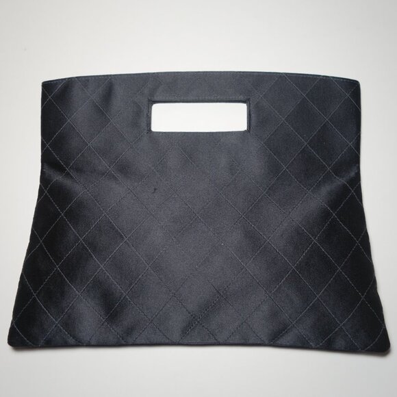 Vtg Chanel Satin Matelasse Clutch Handbag Made In France, Size 9.5 in x 11.75 in - Picture 2 of 16